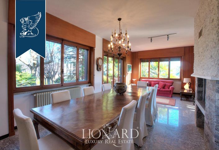 Image No.8-8 Bed Villa for sale