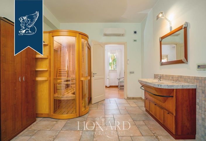 Image No.18-10 Bed Villa for sale