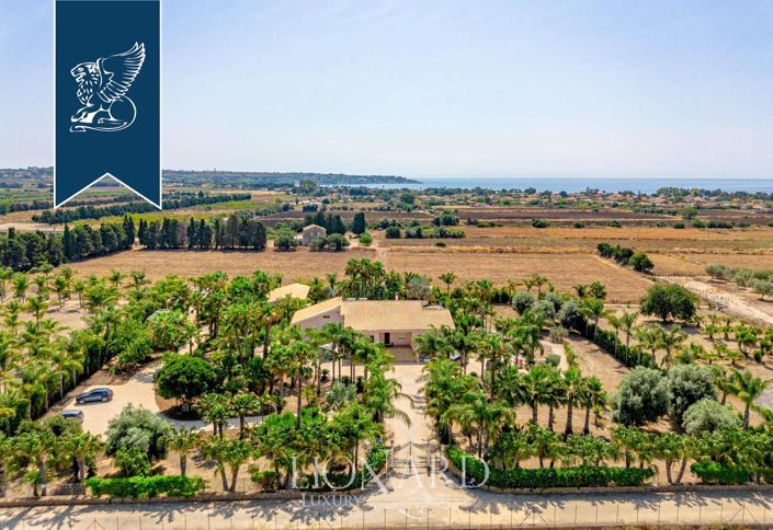 Image No.6-10 Bed Villa for sale