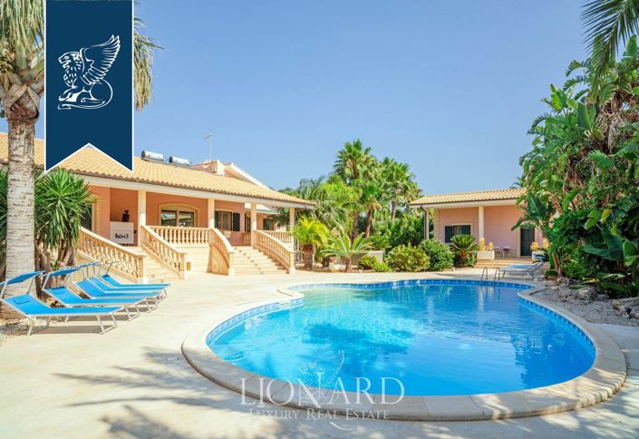 Image No.8-10 Bed Villa for sale