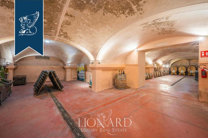 Image No.8-5 Bed Villa for sale