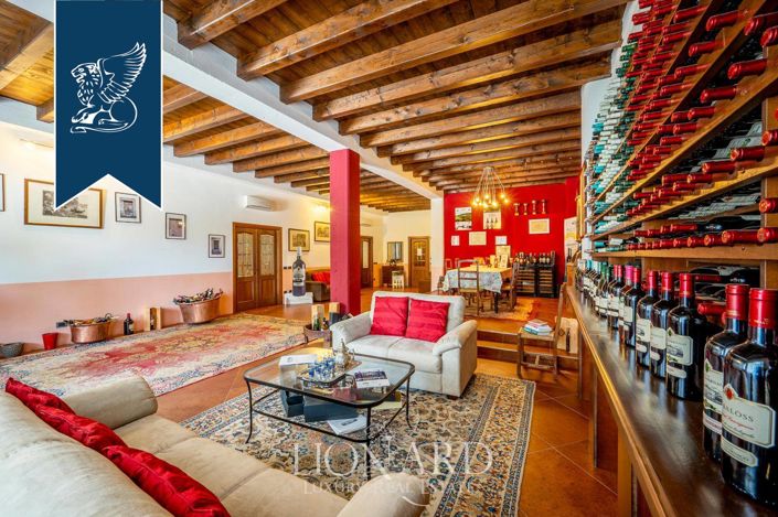 Image No.2-5 Bed Villa for sale