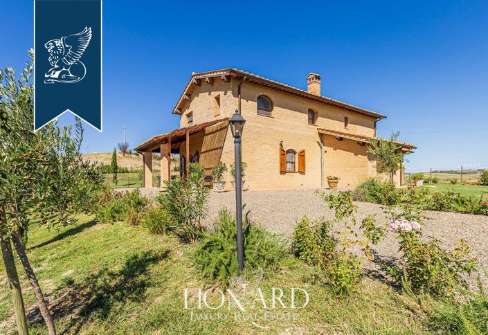 Image No.18-10 Bed Farmhouse for sale