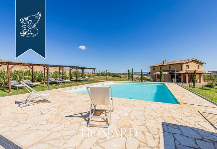 Image No.4-10 Bed Farmhouse for sale