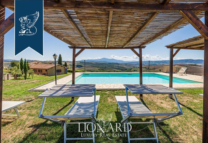 Image No.6-10 Bed Farmhouse for sale