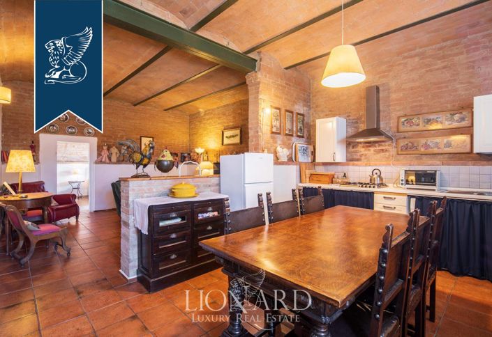 Image No.10-6 Bed Villa for sale