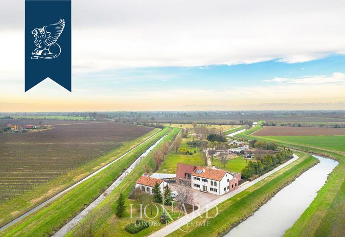 Image No.100-4 Bed Villa for sale