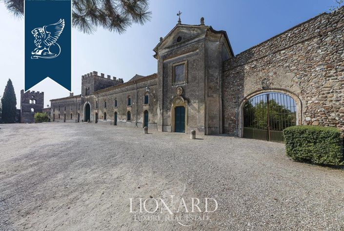 Image No.10-10 Bed Property for sale