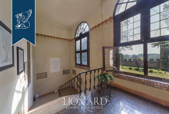 Image No.18-10 Bed Property for sale