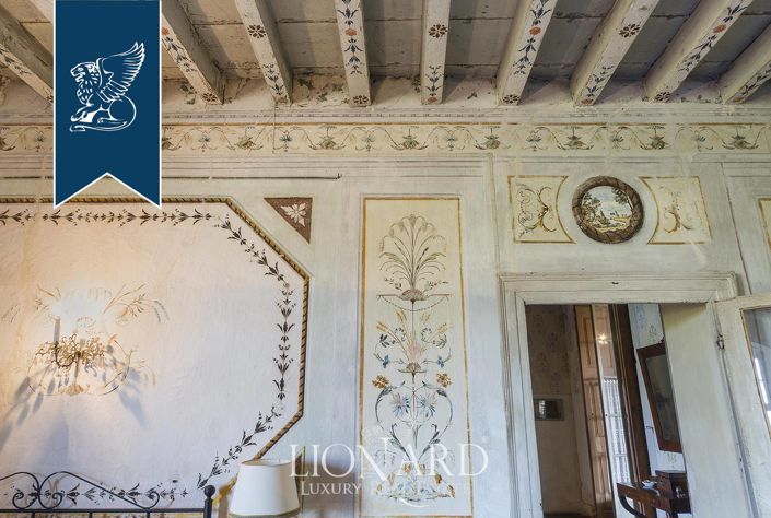 Image No.22-10 Bed Property for sale