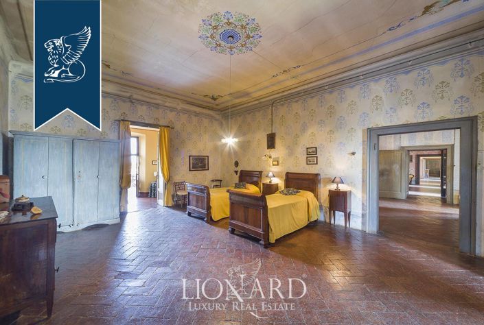 Image No.23-10 Bed Property for sale