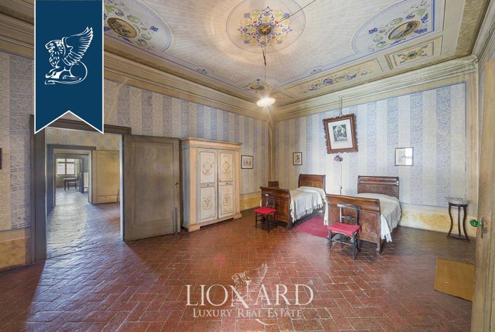 Image No.24-10 Bed Property for sale