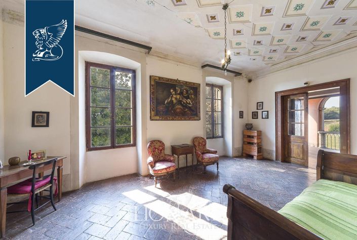 Image No.26-10 Bed Property for sale