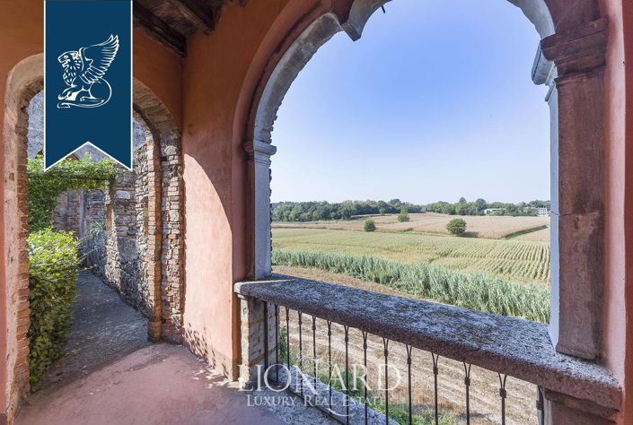 Image No.27-10 Bed Property for sale