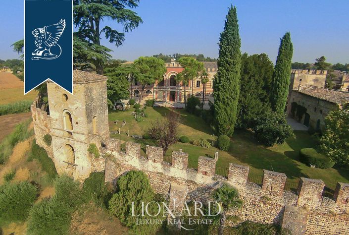 Image No.30-10 Bed Property for sale