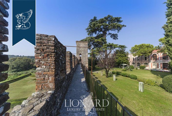 Image No.7-10 Bed Property for sale