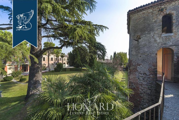 Image No.8-10 Bed Property for sale