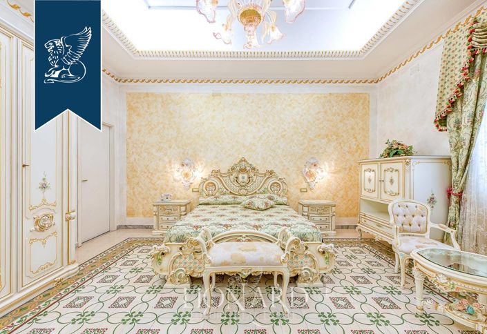 Image No.12-Un hôtel de 21 chambres à vendre à Eboli