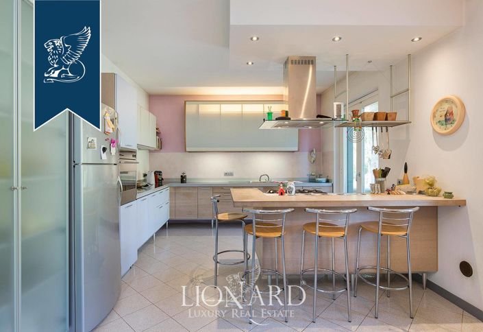 Image No.17-7 Bed Villa for sale