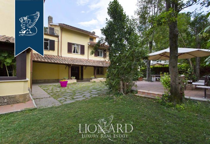 Image No.6-10 Bed Villa for sale