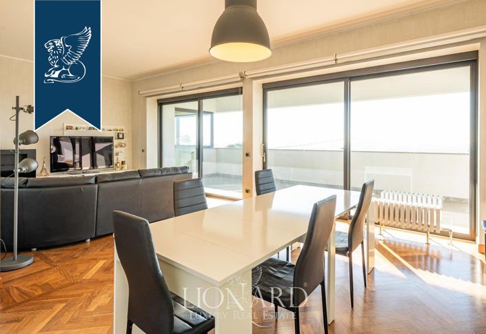 Image No.44-5 Bed Villa for sale