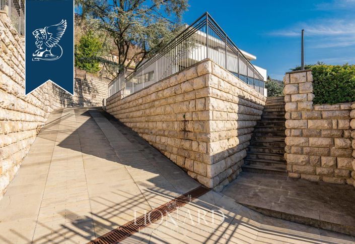 Image No.9-5 Bed Villa for sale