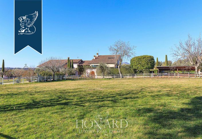 Image No.19-10 Bed Villa for sale