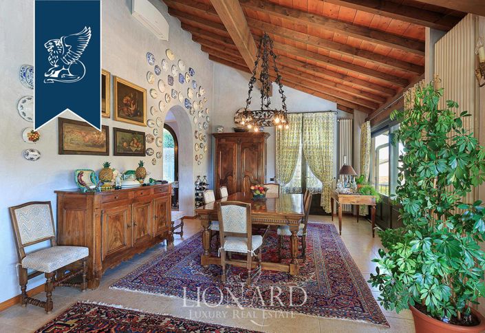 Image No.37-10 Bed Villa for sale