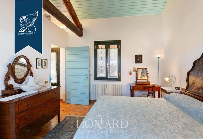 Image No.52-10 Bed Villa for sale