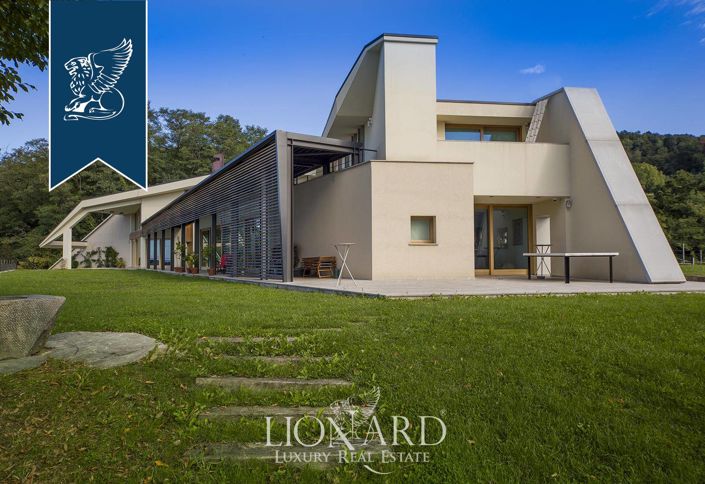 Image No.11-5 Bed Farmhouse for sale