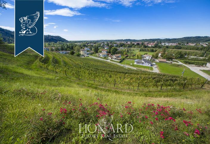 Image No.32-5 Bed Farmhouse for sale