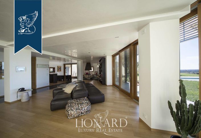 Image No.61-5 Bed Farmhouse for sale