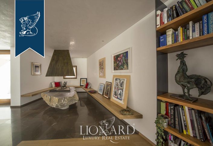 Image No.63-5 Bed Farmhouse for sale