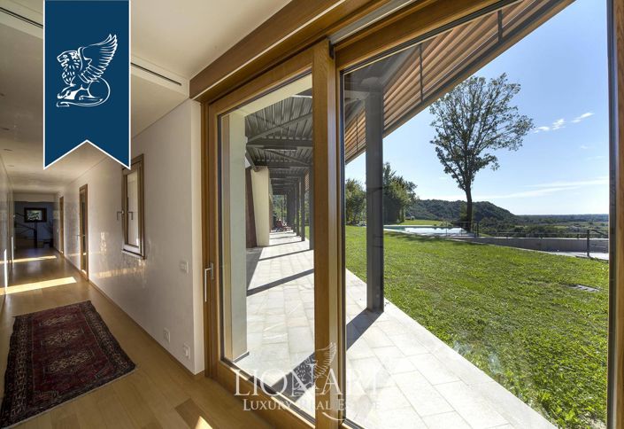 Image No.68-5 Bed Farmhouse for sale