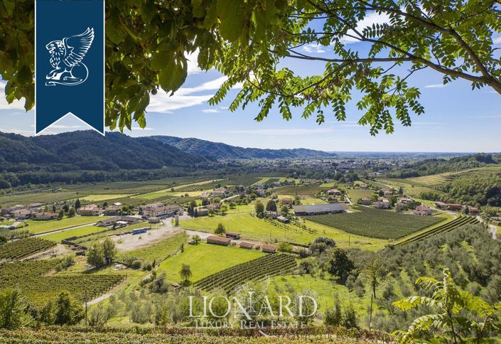 Image No.75-5 Bed Farmhouse for sale