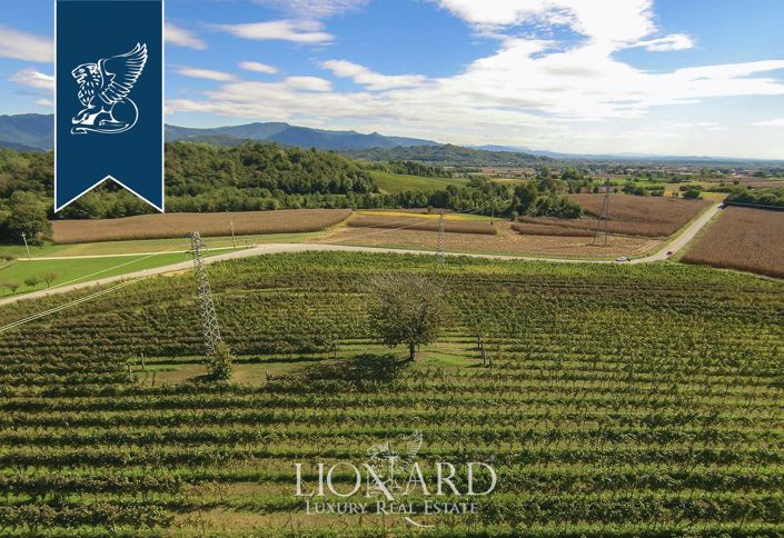 Image No.77-5 Bed Farmhouse for sale