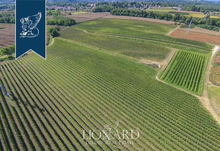 Image No.78-5 Bed Farmhouse for sale