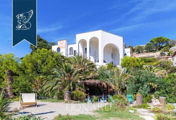 Image No.4-7 Bed Villa for sale