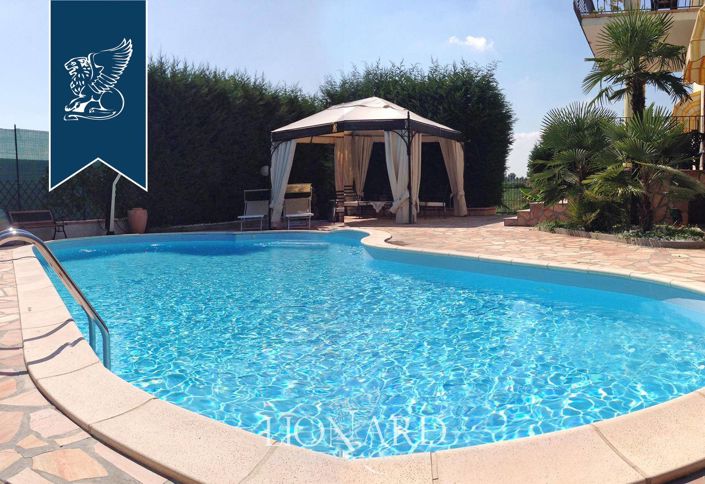 Image No.10-5 Bed Farmhouse for sale