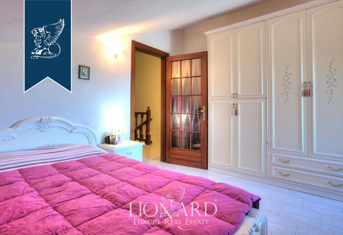 Image No.36-5 Bed Farmhouse for sale