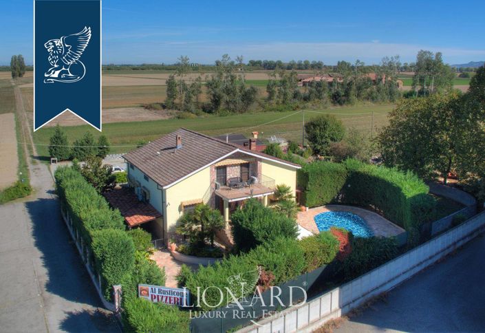 Image No.42-5 Bed Farmhouse for sale