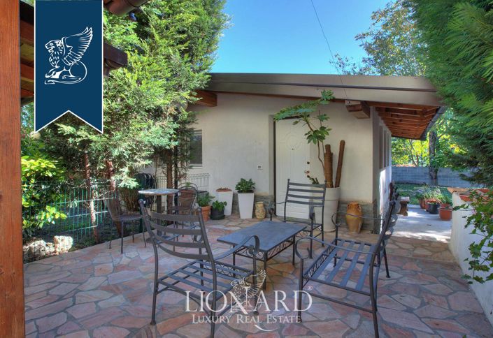 Image No.7-5 Bed Farmhouse for sale