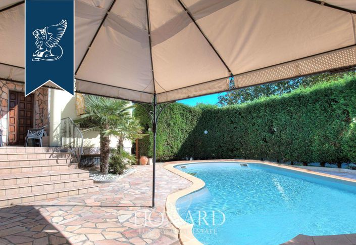 Image No.9-5 Bed Farmhouse for sale