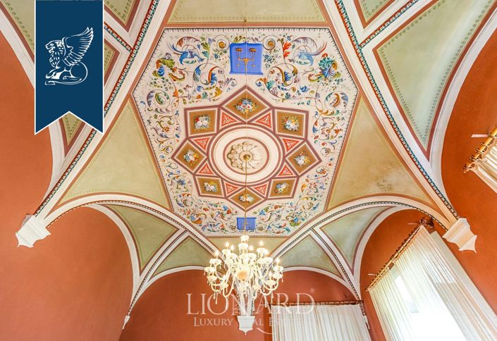 Image No.53-Ferme de 30 chambres à vendre à Lucca