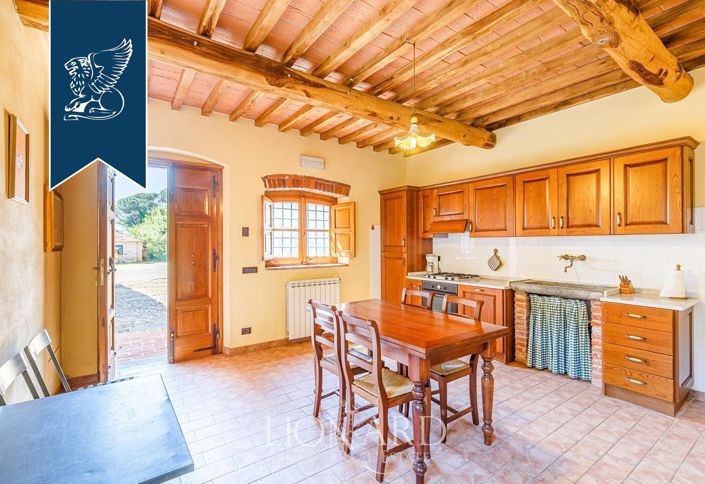 Image No.61-Ferme de 30 chambres à vendre à Lucca