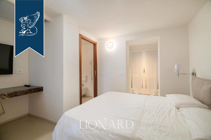 Image No.6-5 Bed Villa for sale