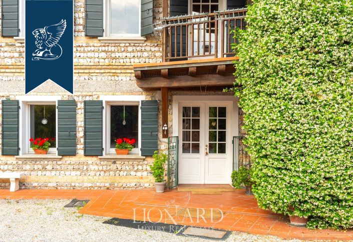 Image No.13-19 Bed Villa for sale