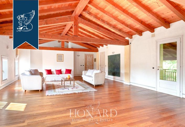 Image No.16-19 Bed Villa for sale