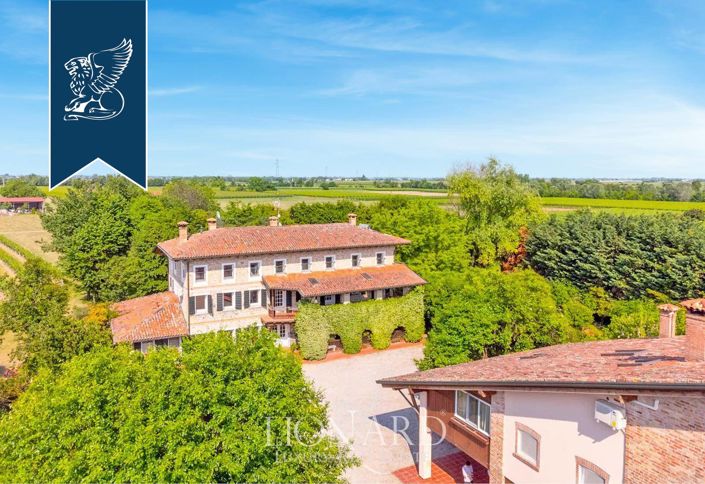 Image No.2-19 Bed Villa for sale