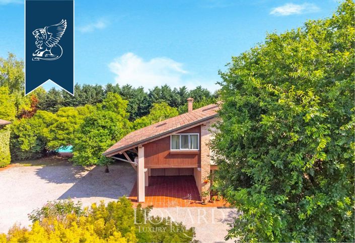 Image No.6-19 Bed Villa for sale